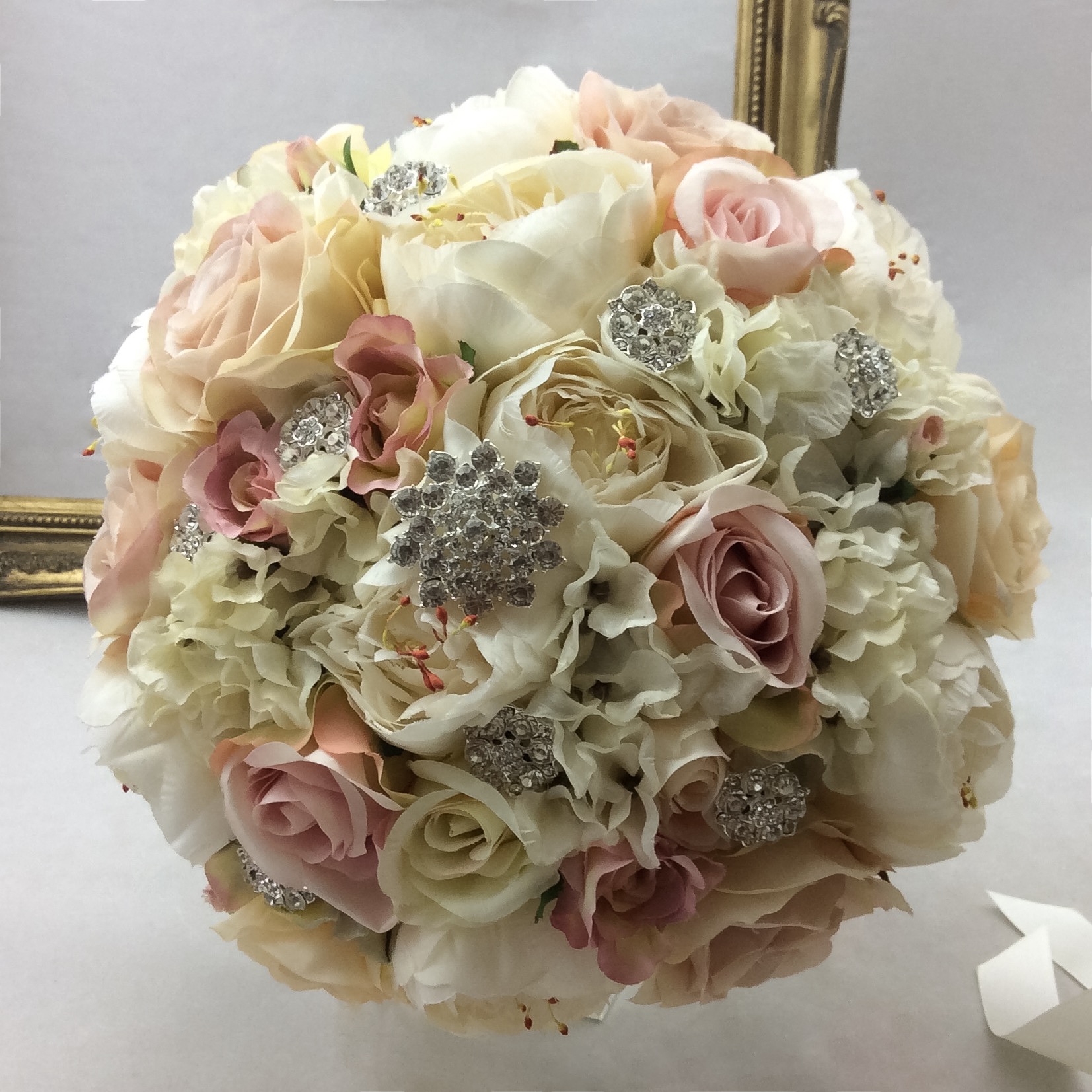 25cm Tall Silk Flowers Artificial Cream and Pink Vintage Rose Bundle 