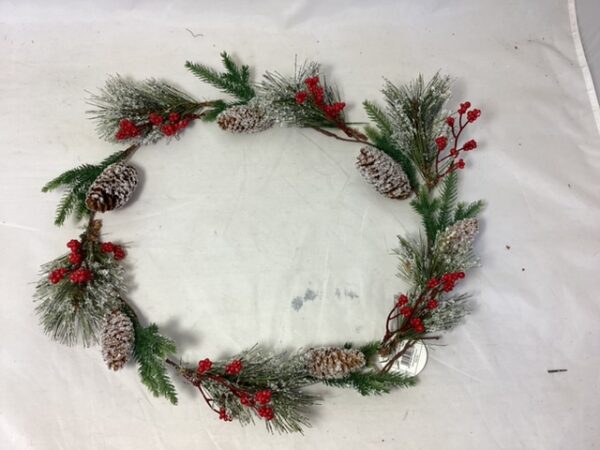 Frosted Pinecone/Berry/Spruce Garland (1.5m) Green